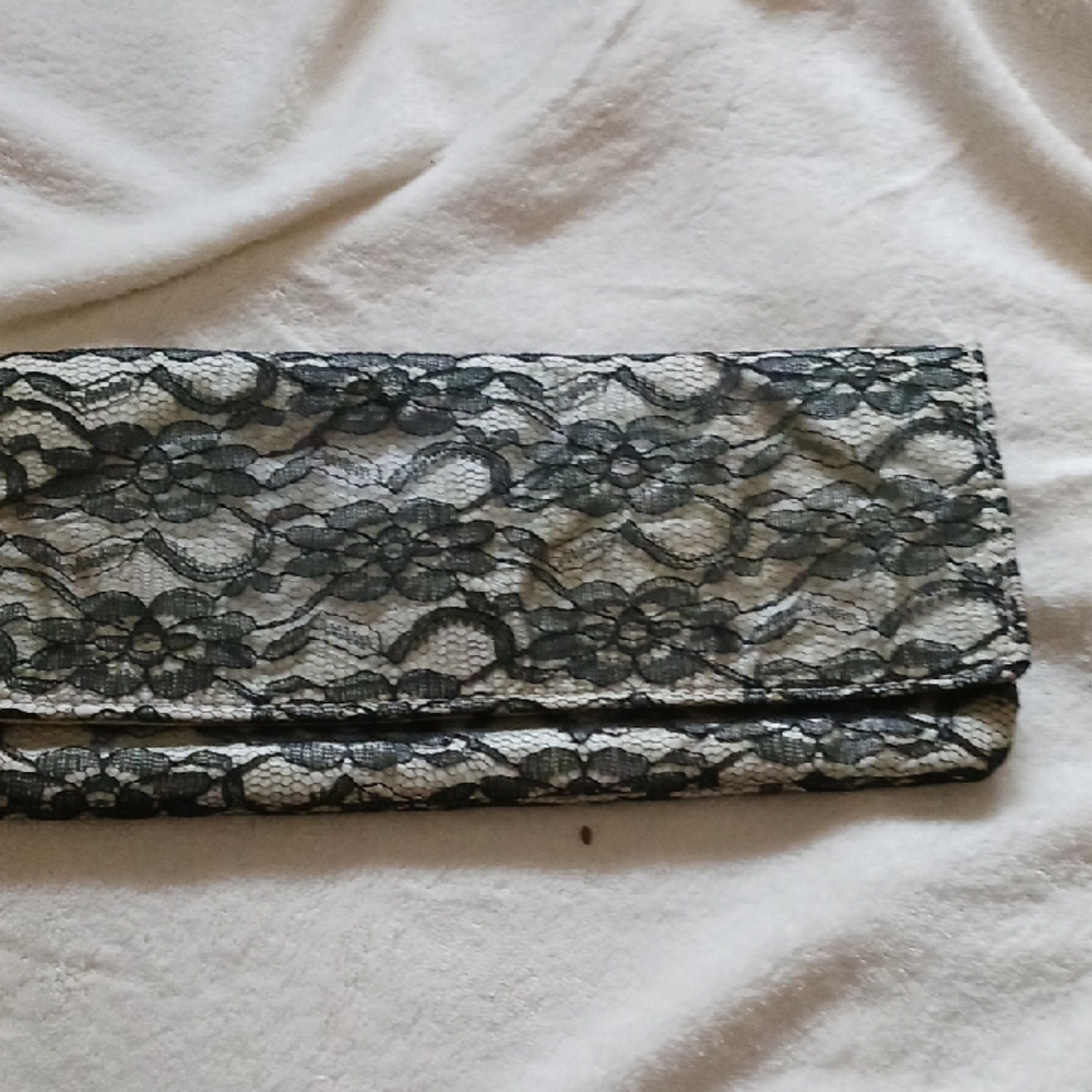 Vintage Elegant Lace Clutch in Black and Cream